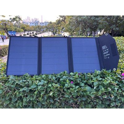 Przenośny i lekki złożony worek słoneczny z 2 portami USB 2,35 kg Złożony wymiary 39,9 x 35,5 x 3,9 cm