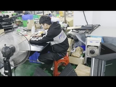 Złożony rozmiar 56,5*60,2*40 mm Przenośny worek do ładowania energii słonecznej z 2 panelami